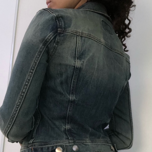 🦋FITTED DENIM JACKET🦋 - Picture 2 of 2